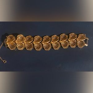 Coro vintage filigree Bracelet gold tone 8/4” long nine links 3 inch.